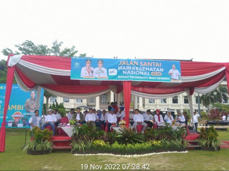 Dinas Kesehatan Provinsi Jambi Gelar Jalan Santai Peringati Hari Kesehatan Nasional (HKN) ke-58./ PORWEBINDO