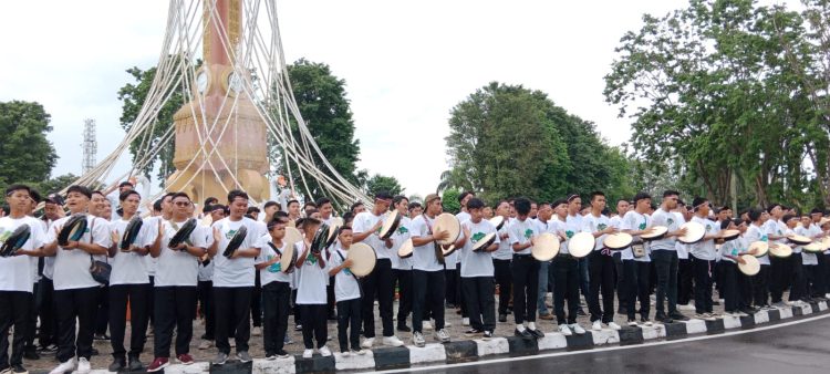 1.000 Penabuh Kompangan Catatkan Rekor MURI./ PORWEBINDO