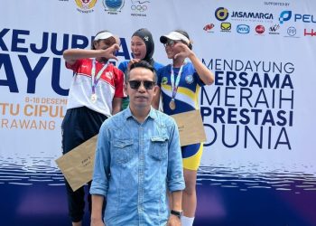 Hasan Mabruri bersama atlet Dayung Jambi Peraih Medali./ doc.ist