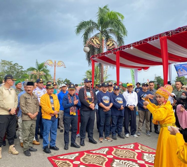 Gubernur, Wakil Ketua DPRD Jambi dan Pejabat Bupati Sarolangun Buka Milir Berakit 1. Foto: Humas DPRD Provinsi Jambi