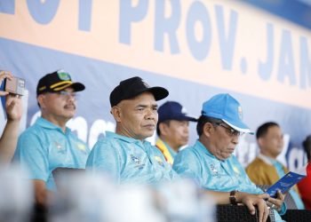 Pembukaan Gubernur Cup oleh Wagub Abdullah Sani didampingi Pj Bupati Tebo Aspan dan Kadispora Provinsi Jambi, Bastari, Senin (9/1/2023). Foto: Alan