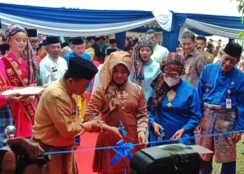 Gubernur Jambi, Al Haris, Membuka Jambi Mantap Expo 2023, Selasa (3/1). Foto: Meli