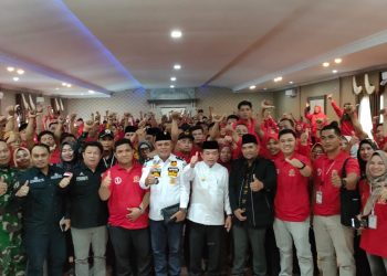 Gubernur Jambi Al Haris bersama anggota BPS se Kabupaten Merangin. Foto: Riky Serampas