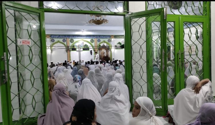 Safari Ramadan Al Haris di Nipah Panjang Disambut Antusias masyarakat. Foto: Riky Serampas