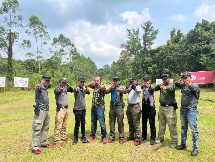 Satuan Brimob Polda Jambi borong piala menembak Kapolda Cup 2023. Foto: IWOI