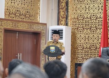 Gubernur Jambi Al Haris saat membuka Training of Trainers (ToT) dan Training of Community (ToC) Program Sobat Sikapi OJK Jambi Tahun 2023 di Ruang Pola Kantor Gubernur Jambi, Senin (21/8). Foto: Patra