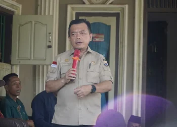 Tinjau Banjir di Selango, Gubernur Al Haris Salurkan 1 Ton Beras dan Janjikan Perbaikan Rumah Warga